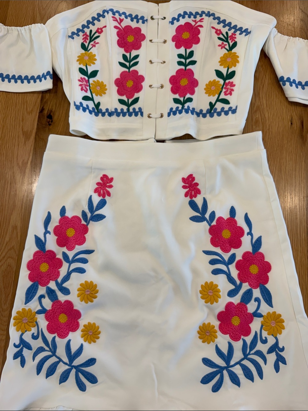 White Embroidered 2 piece set -Guaraxez Artesanal